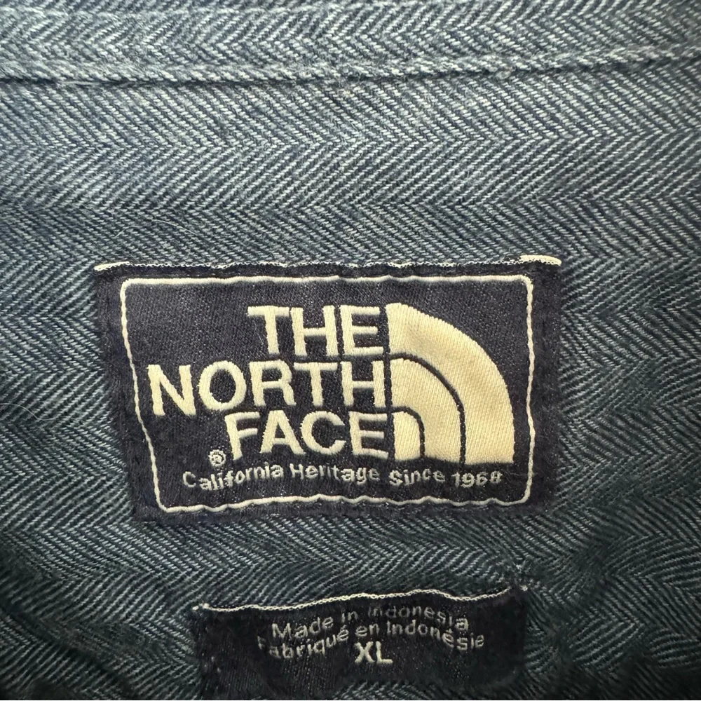 The North Face Blue Thick Cotton Button Down Long Sleeve Shirt Hiking Outdoors